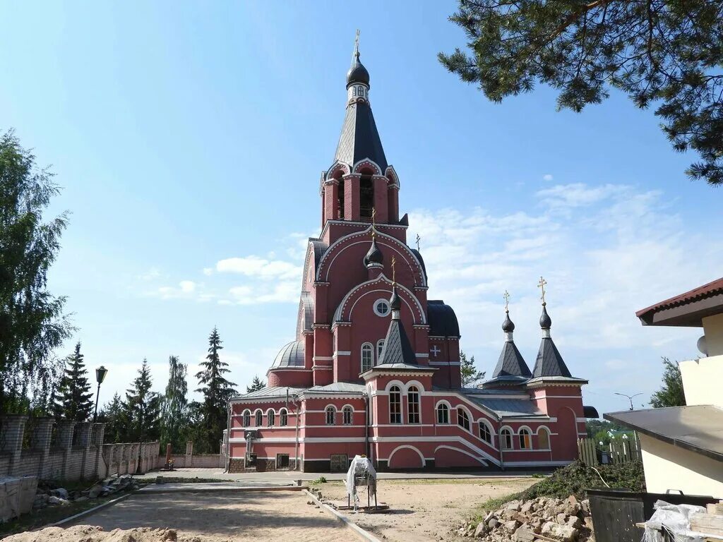 храм новомучеников и исповедников российских ясногорск. храм на ул ленина. брянск собор на проспекте ленина. храм на ул ленина. внутренний двор спасская церковь тюмень.