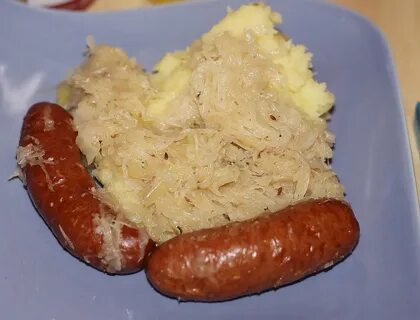 Сосиски с капустой по немецки