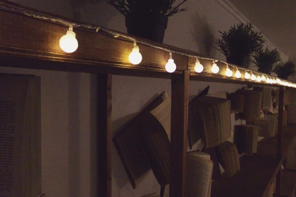 тайм-кафе loft, саратов. маленькое кафе в стиле лофт. тайм кафе loft. антикафе лофт саратов. тайм кафе лофт саратов.