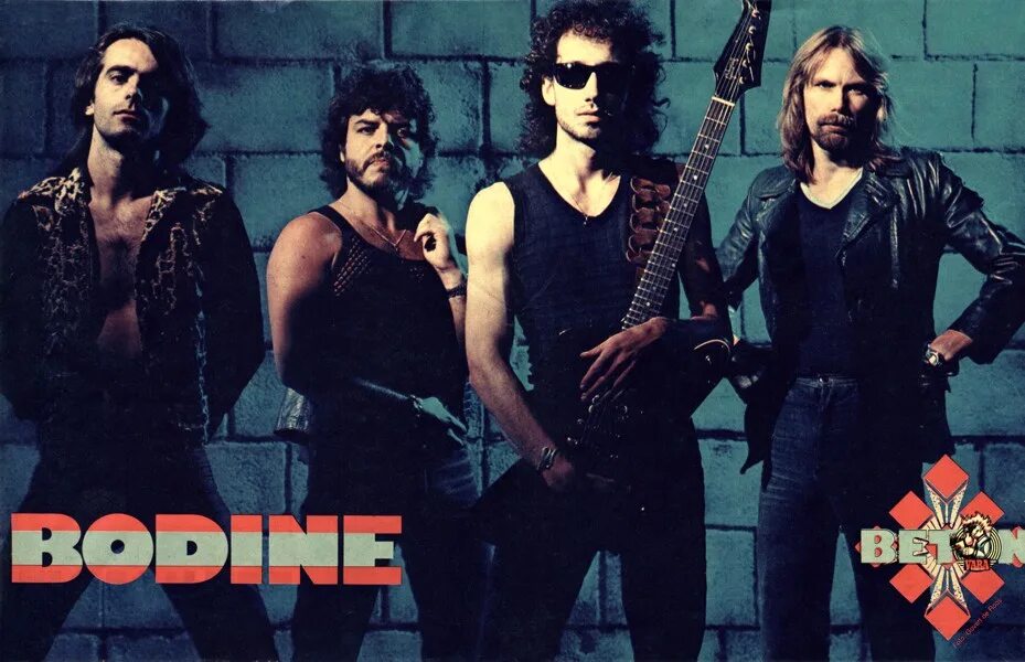 Прогулки на свежем воздухе. Бегун. Марафон бег. Three times running. Занятие спортом.