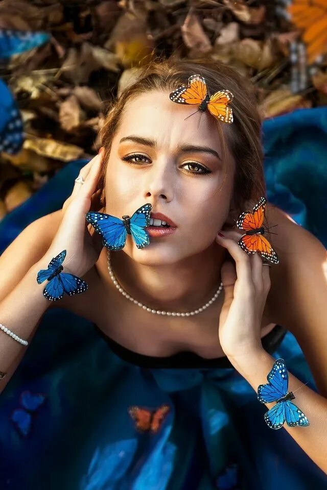 Фотосессия с бабочками. Фото девушек бабочек. Фото девушек бабочек. Фотосессия с бабочками в студии. Девочка бабочка.