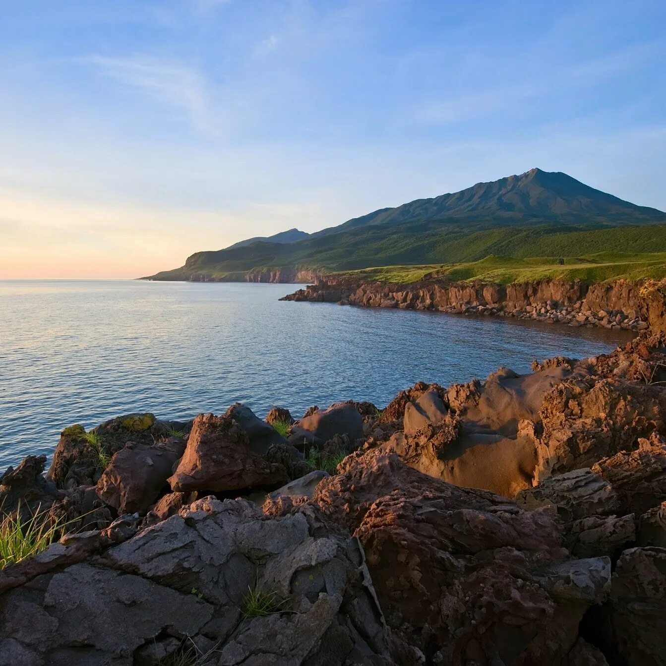 онекотан курильские острова. город курильск остров итуруп. курилы острова южно курильск. парамушир. погода курильск итуруп.
