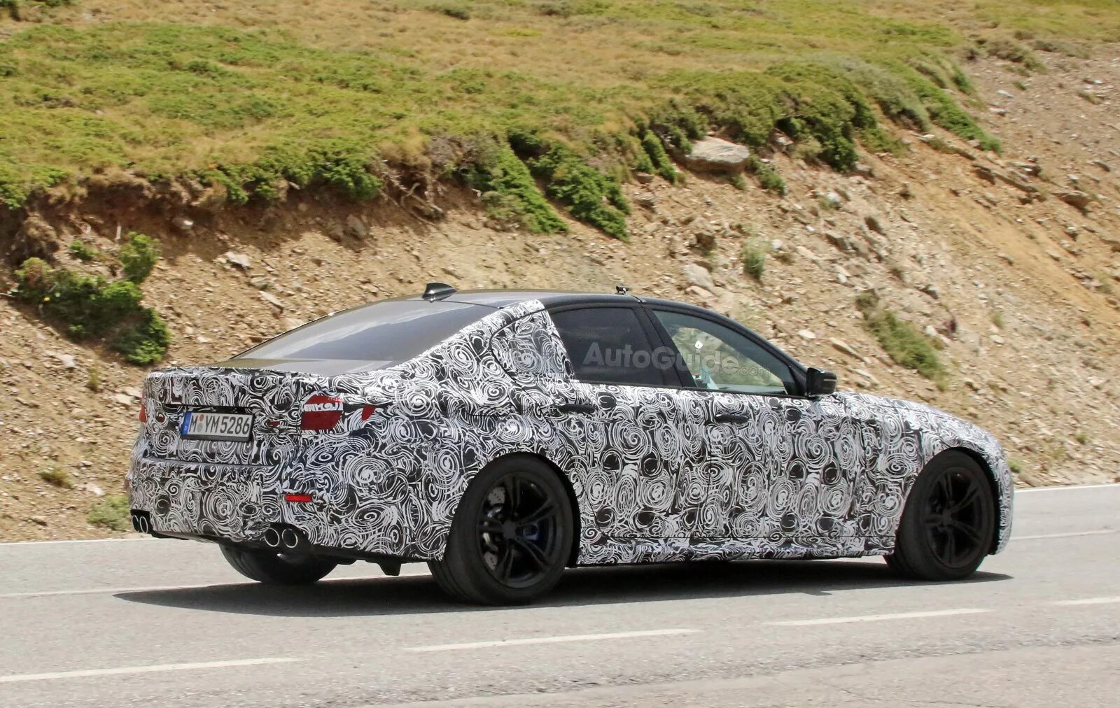 Бмв м5 привод. BMW m5 2023. BMW m5 2025. Новая БМВ м5 2023. BMW m5 2023 Spy shots.