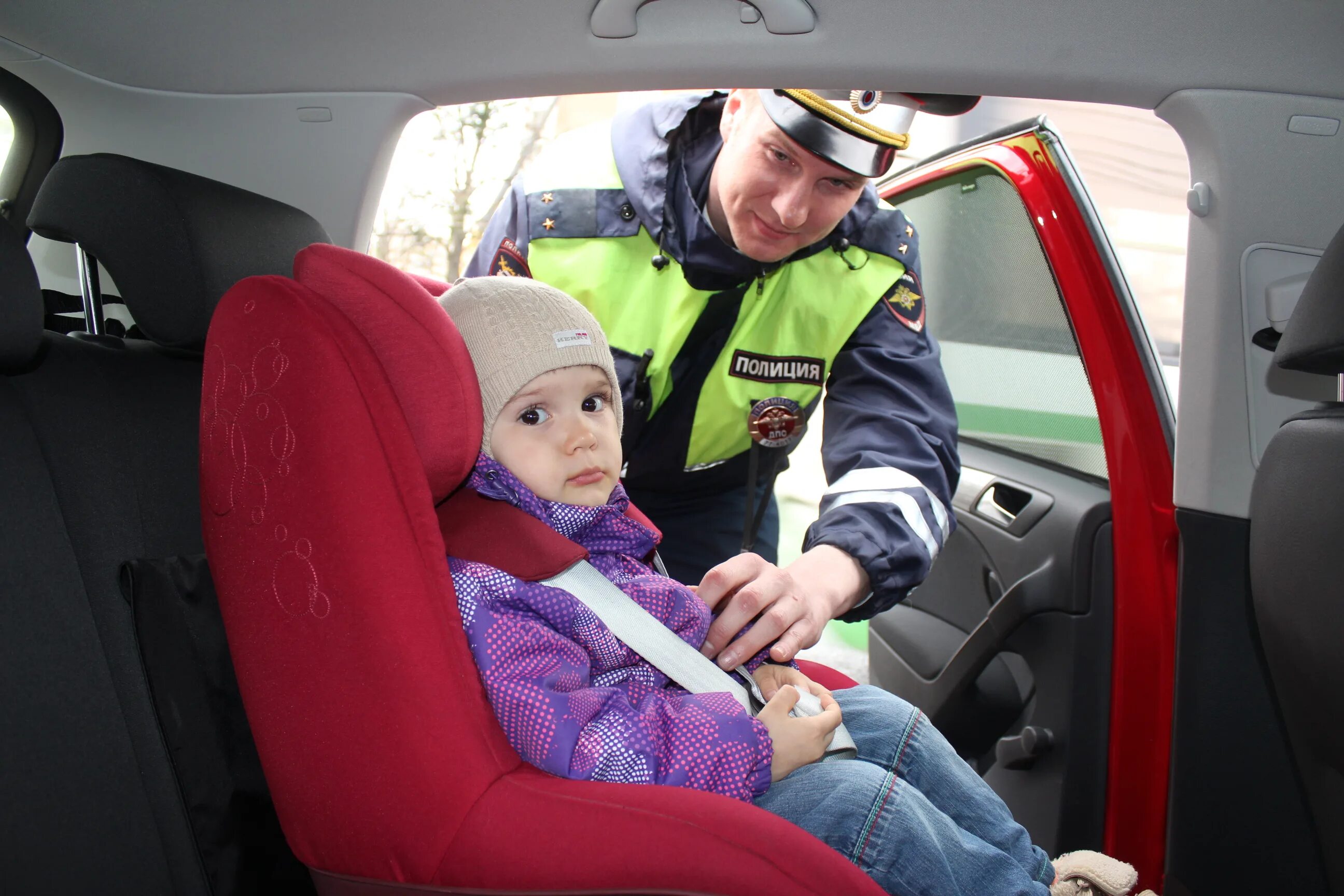 "Детское автокресло" рейд в Протвино. Ребенок в автокресле. ДПС детское кресло. Рейд детское кресло. Штраф без удерживающего устройства