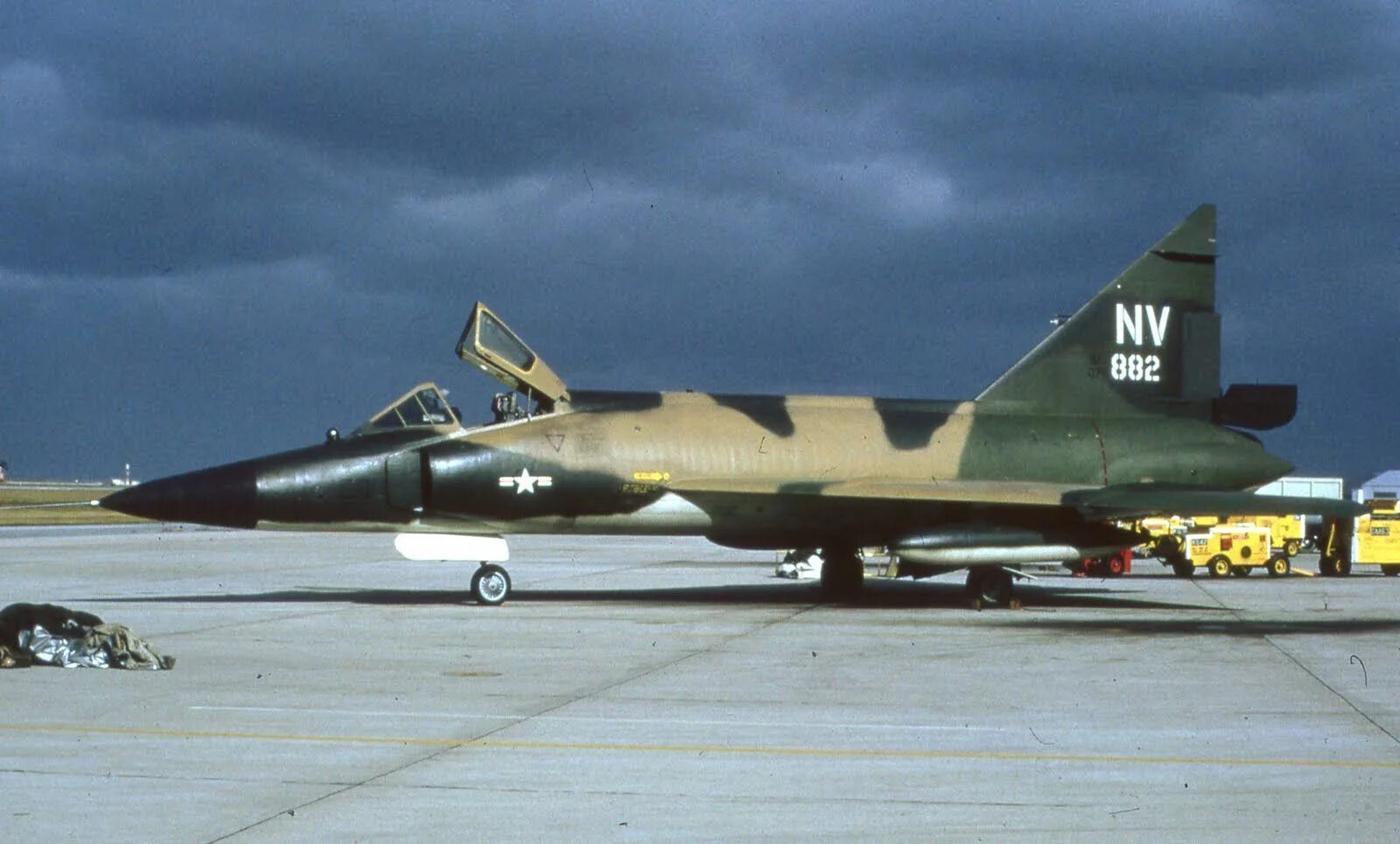 F 102. F 102. Convair f-102 delta dagger. Convair tf-102 delta dagger. F-102 delta dagger.