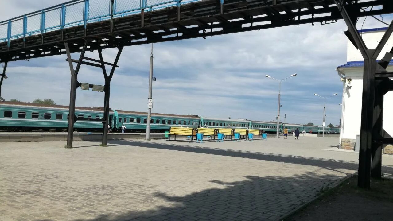 Станция Атырау. Поезд Астрахань Атырау. Астрахань Атырау. Вокзал Ганюшкино.