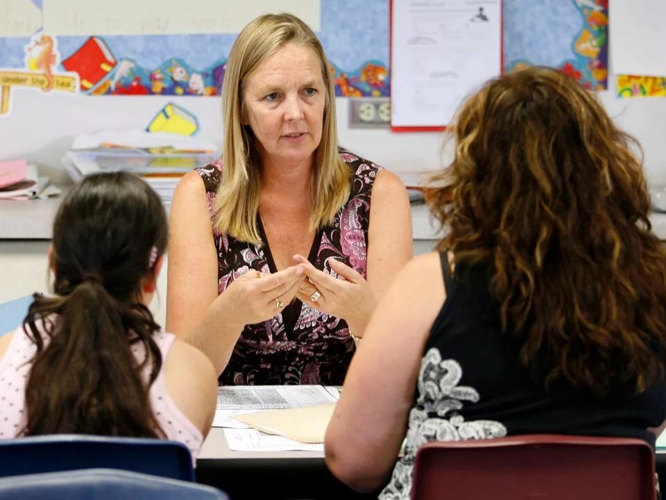 Учитель ребенок родитель. Учитель и дети. Учитель с родителями. Учитель и ученик. Учителей и родителей который был.