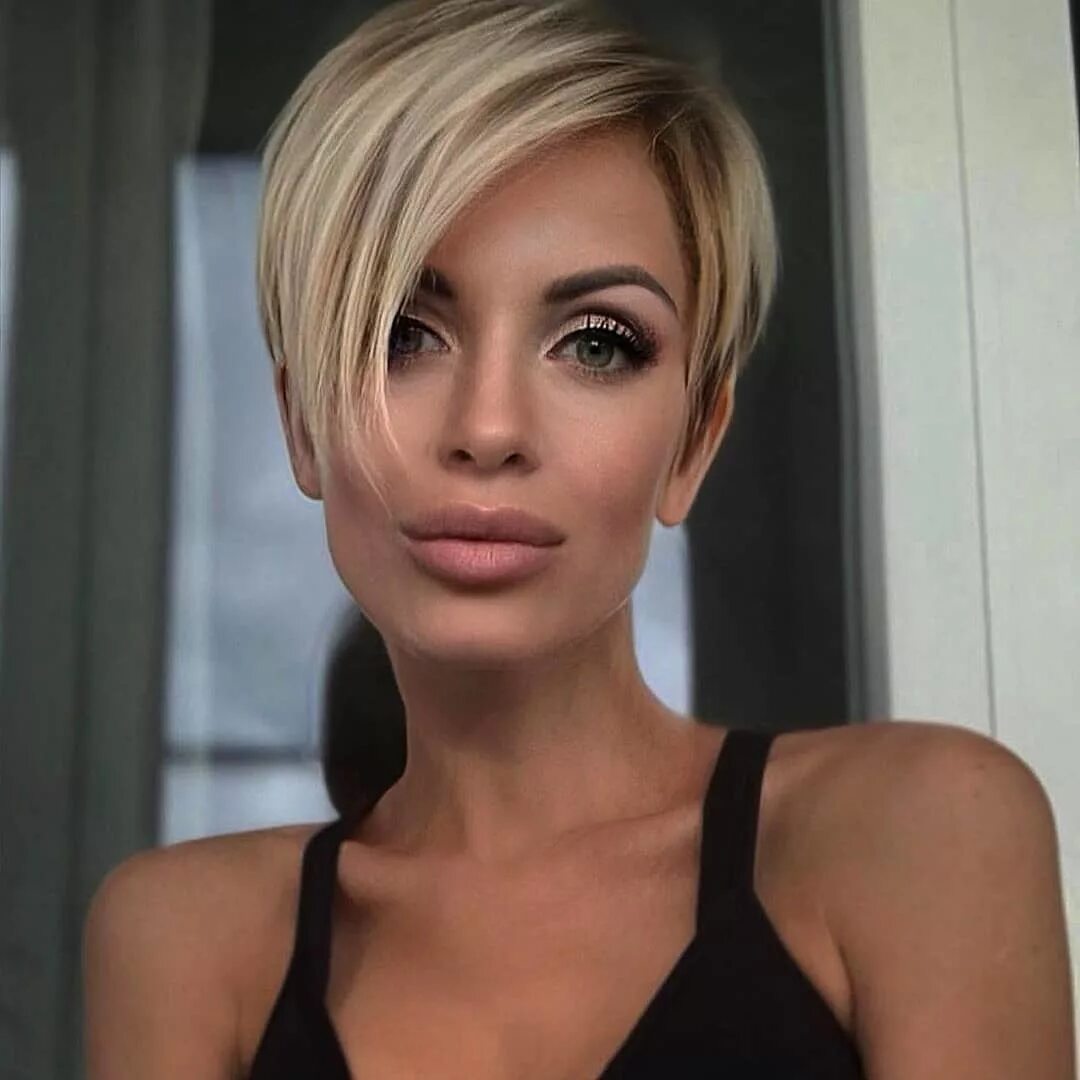 шерон стоун пикси. стрижка на короткие волосы для женщин 40 пикси. короткие стильные стрижки для женщин после 40. юлия костюшкина стрижка пикси. юлия костюшкина стрижка.