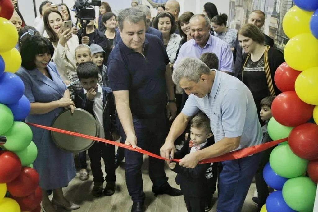 Детский клуб солнышко в дербенте. Пиноккио в дербенте сальманов. Орлёнок в дербенте детский клуб. Детский клуб картинки. Солнышко дербент.