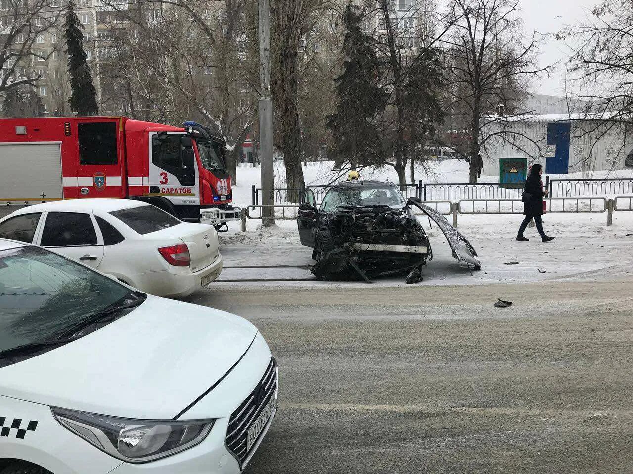 Происшествия саратов за неделю. Авария на проспекте 50 лет октября Саратов. Авария в Саратове вчера на 1 дачной. Авария на 1 дачной Саратов. Авария на первой дачной Саратов сейчас.