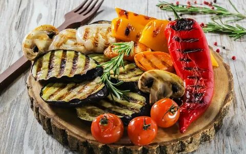 Грибы и овощи на мангале