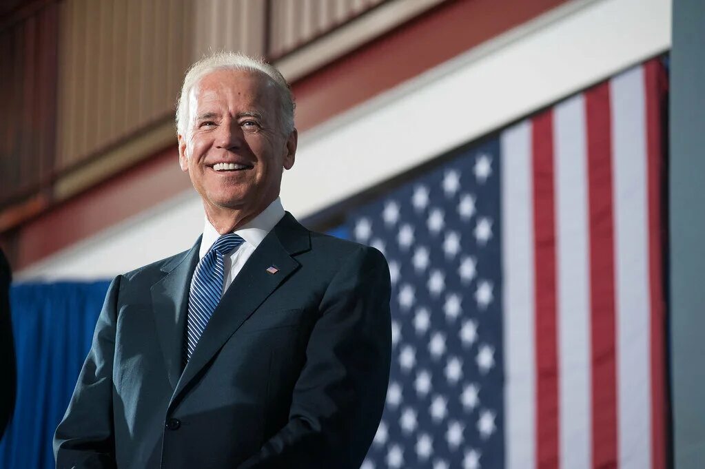 Байден возраст в 2023. Байден президент. Joe Biden vice President. Байден портрет. Байден 2000.