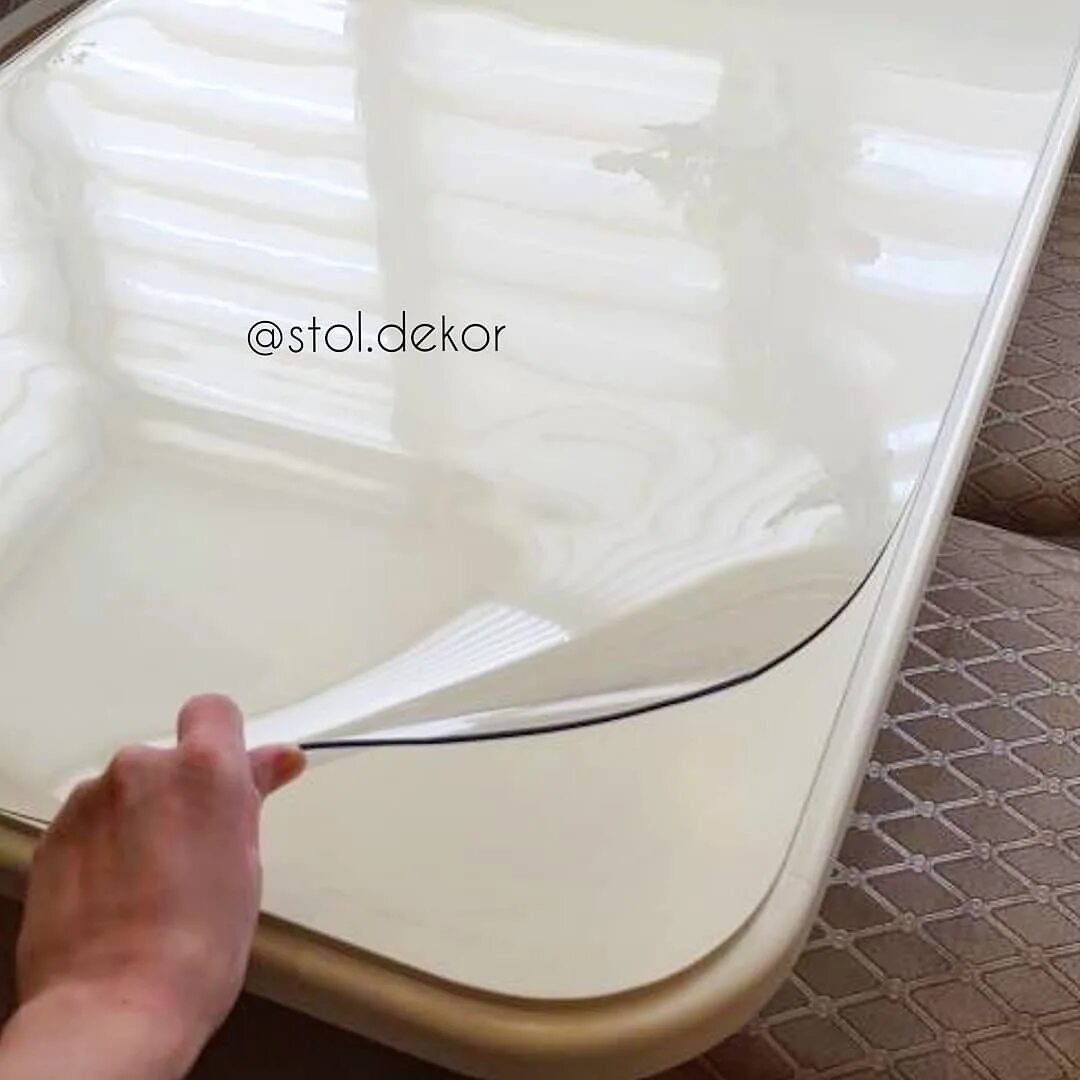 Как положить жидкое стекло. Антивандальная пленка на столешницу. Растворимое жидкое стекло. Жидкое стекло матовое на стол. Жидкое стекло для гидроизоляции.