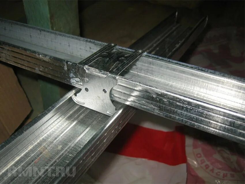 Соединитель двухуровневый кнауф 60х27. Схема соединения профилей для гипсокартона. Т образное соединение профилей кнауф. Профиль ,подвес,краб для гипсокартона. Соединитель профиля 60 27 кнауф.