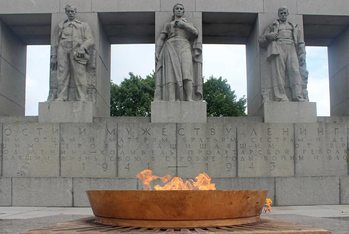 санкт-петербург мемориал блокады. площадь победы санкт-петербург мемориал. площадь победы санкт-петербург мемориал. серафимовское кладбище мемориал блокады. мемориал защитникам ленинграда блокада.