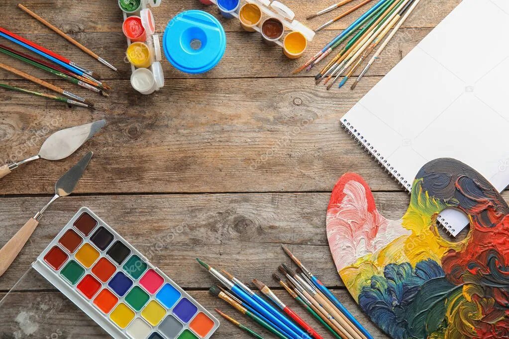 Рамка с красками и кистями. Краски на столе. Альбом для рисования для детей. Деревянный стол с красками и кистями. Краски кисточки бумага.