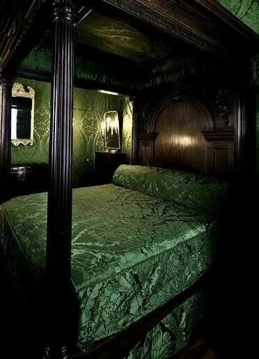 Гарри поттер спальня слизерина. Гарри поттер подземелье слизерина. Гарри поттер комната слизерина. Спальня слизерина. Спальня слизерина.