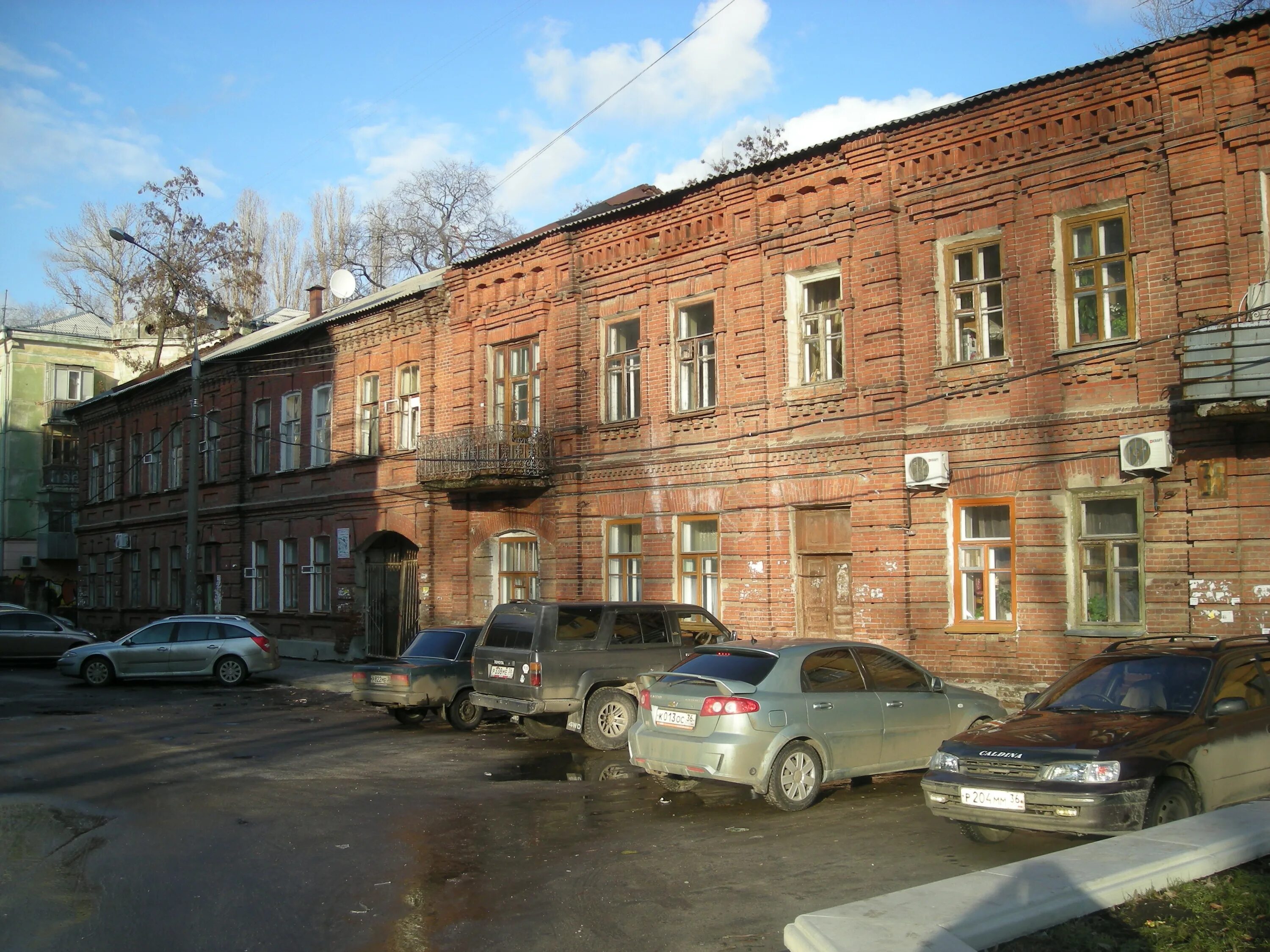 gedonizmbeer, Автор в