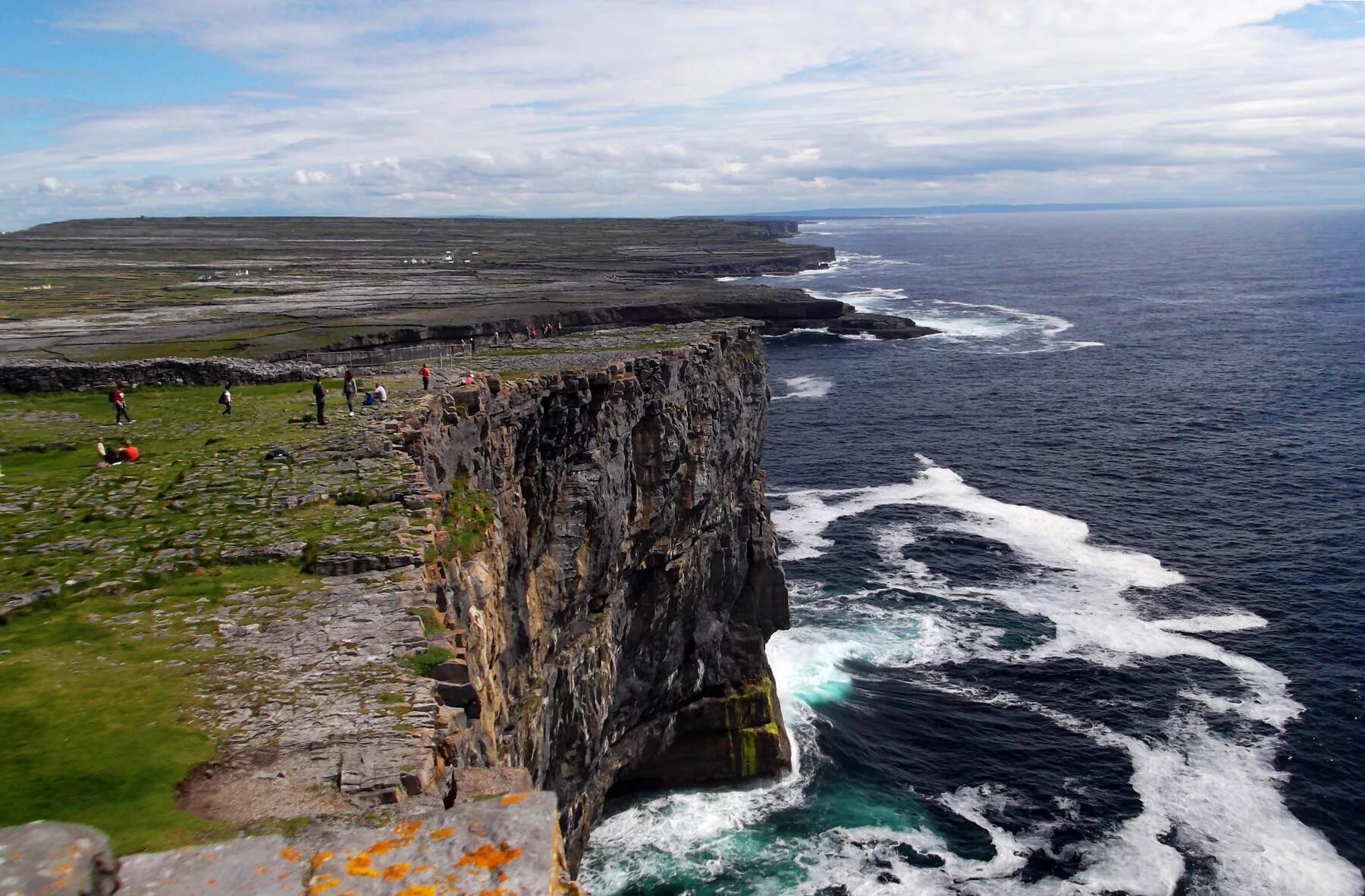 Ireland area. Остров Аран Ирландия. Аранские острова Ирландия. Мыс Данмор-хед. Ирландия остров Шеркин.