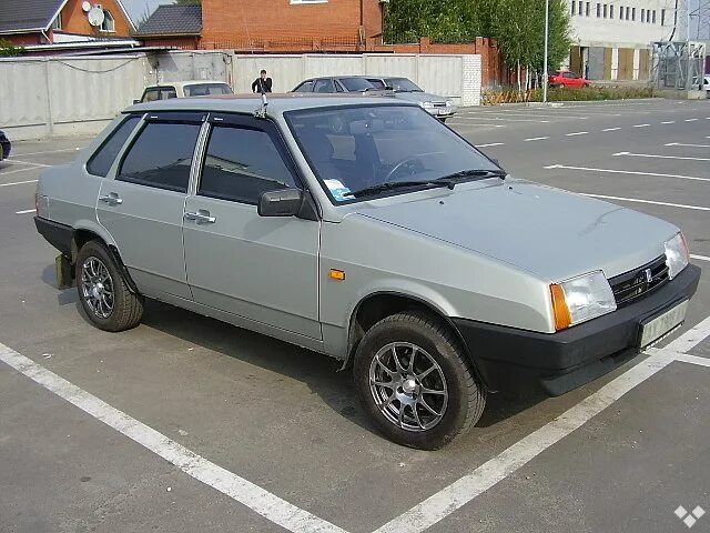 Ваз 21099 цвет робин гуд. Ваз 2199 бу авито. Lada ваз 21099 2002. Ваз 21099 2011 года. Лада 21099 новая.