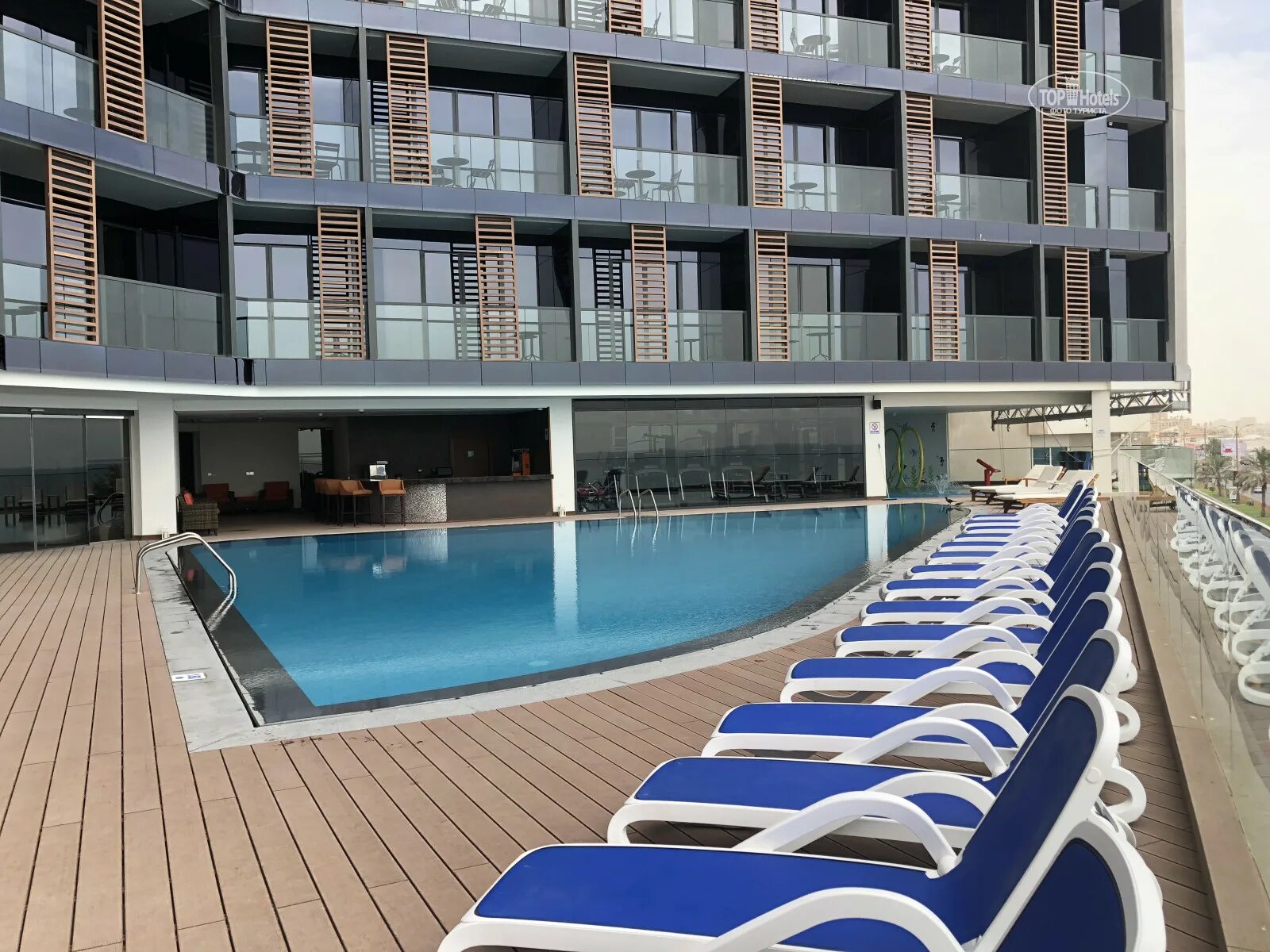 Виндхам аджман 4. Виндхам гарден. отель wyndham garden ajman corniche. wyndham garden оаэ. wyndham garden ajman corniche 4*оаэ аджман.