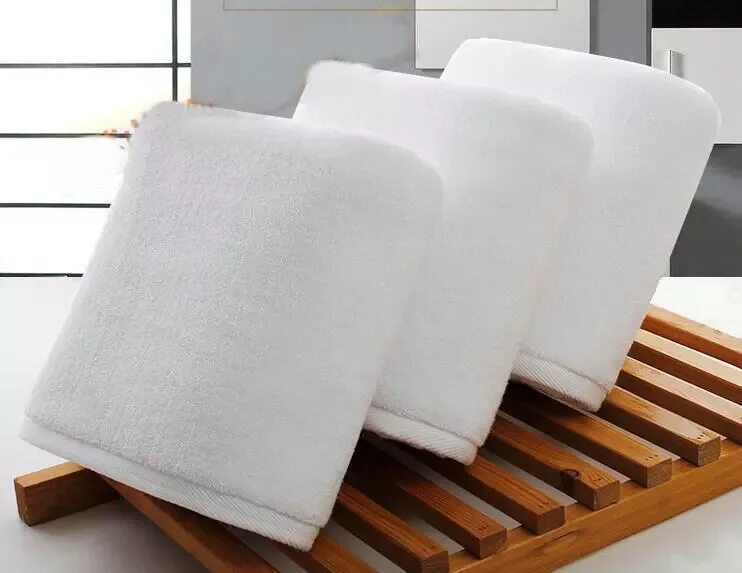 Полотенце для салона. Массаж полотенце. Полотенце для массажного стола. Спа полотенца. Полотенца в спа салоне.
