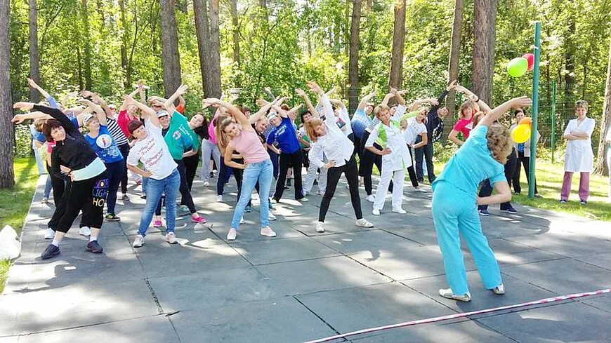 Долголетие оренбург. Дружно смело с оптимизмом за здоровый образ жизни. Дружно смело с оптимизмом за здоровый образ. Видеоролик за здоровый образ жизни. Флешмоб на день здоровья дружно вместе с оптимизмом.