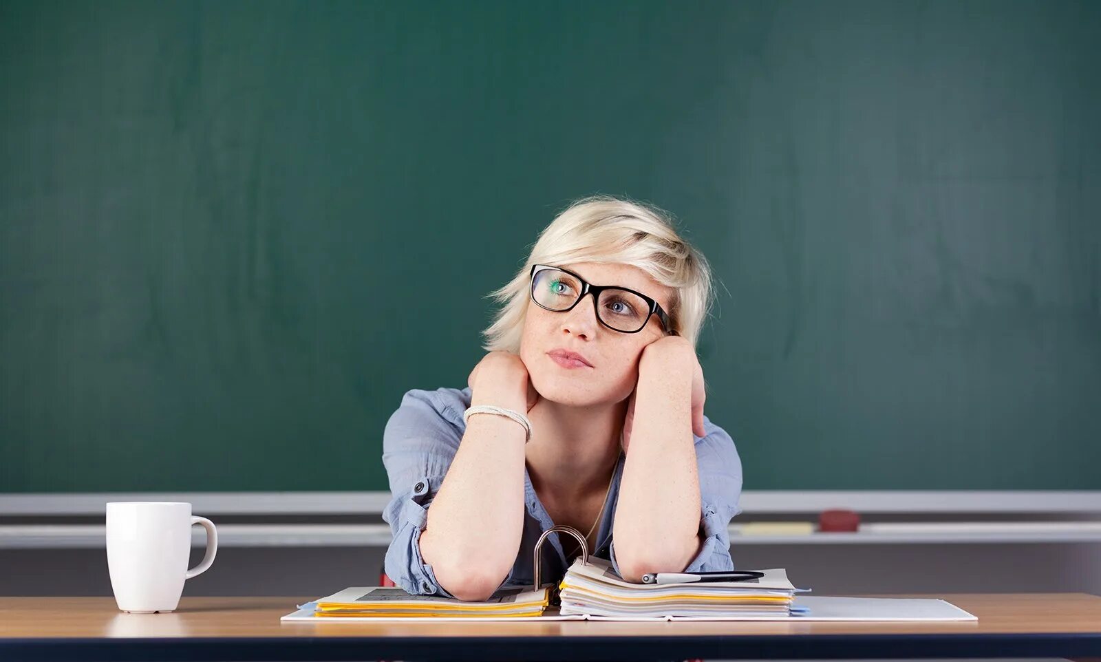 Смешная учительница. Жестокий учитель. Тупая училка. Учитель над учеником. Хороший и плохой учитель.