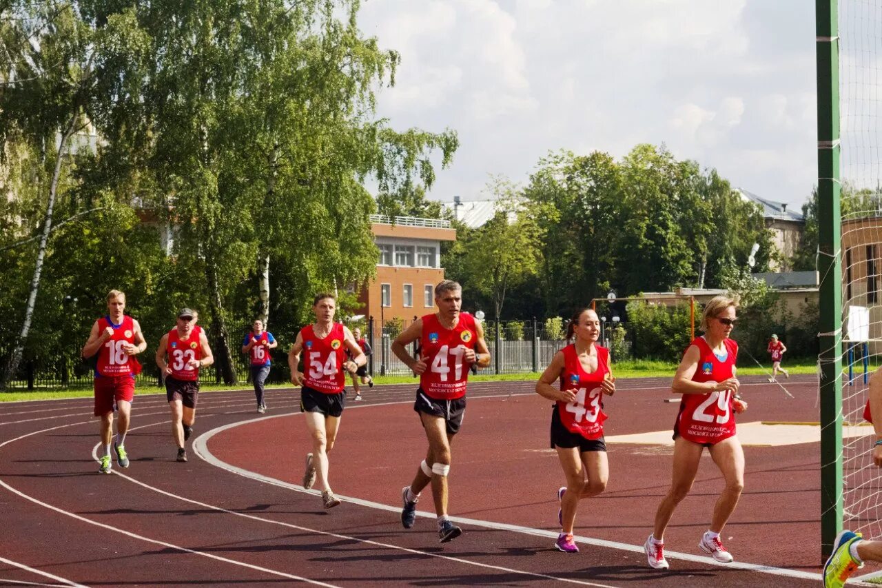 клуб любителей бега. клб. забег на день физкультурника. клуб бегунов. клуб любителей бега истра.