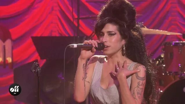 Tears dry on their own. Tears dry on their own эми уайнхаус. amy winehouse tears dry on their own. amy winehouse play piano. amy winehouse my tears dry on their own слушать.