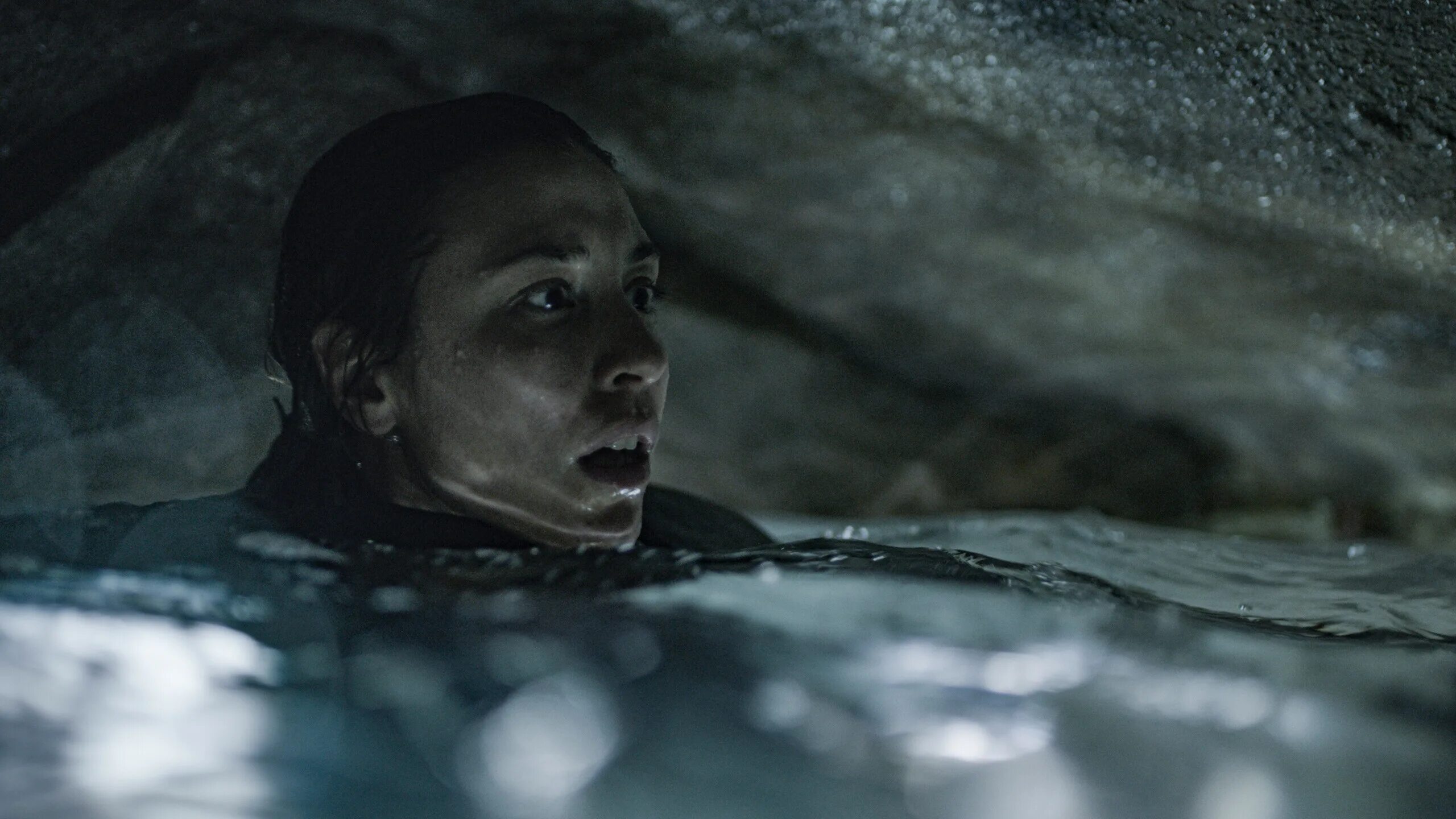 Глубокое погружение/ 2020/ триллер hd. Вода триллер. Вода триллер. Вода триллер. Вода триллер.