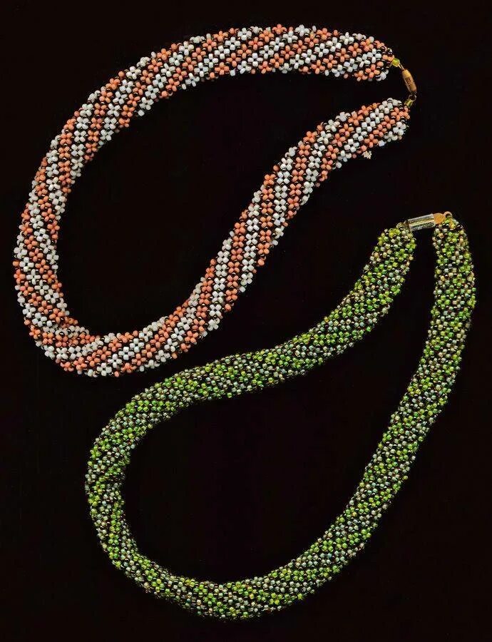 Схема жгута из бисера иглой для начинающих. Жгут из бисера схемы мозаичного плетения. Схема плетения жгута ндебеле. Бисерный жгут. Квадратный жгут из бисера схема.