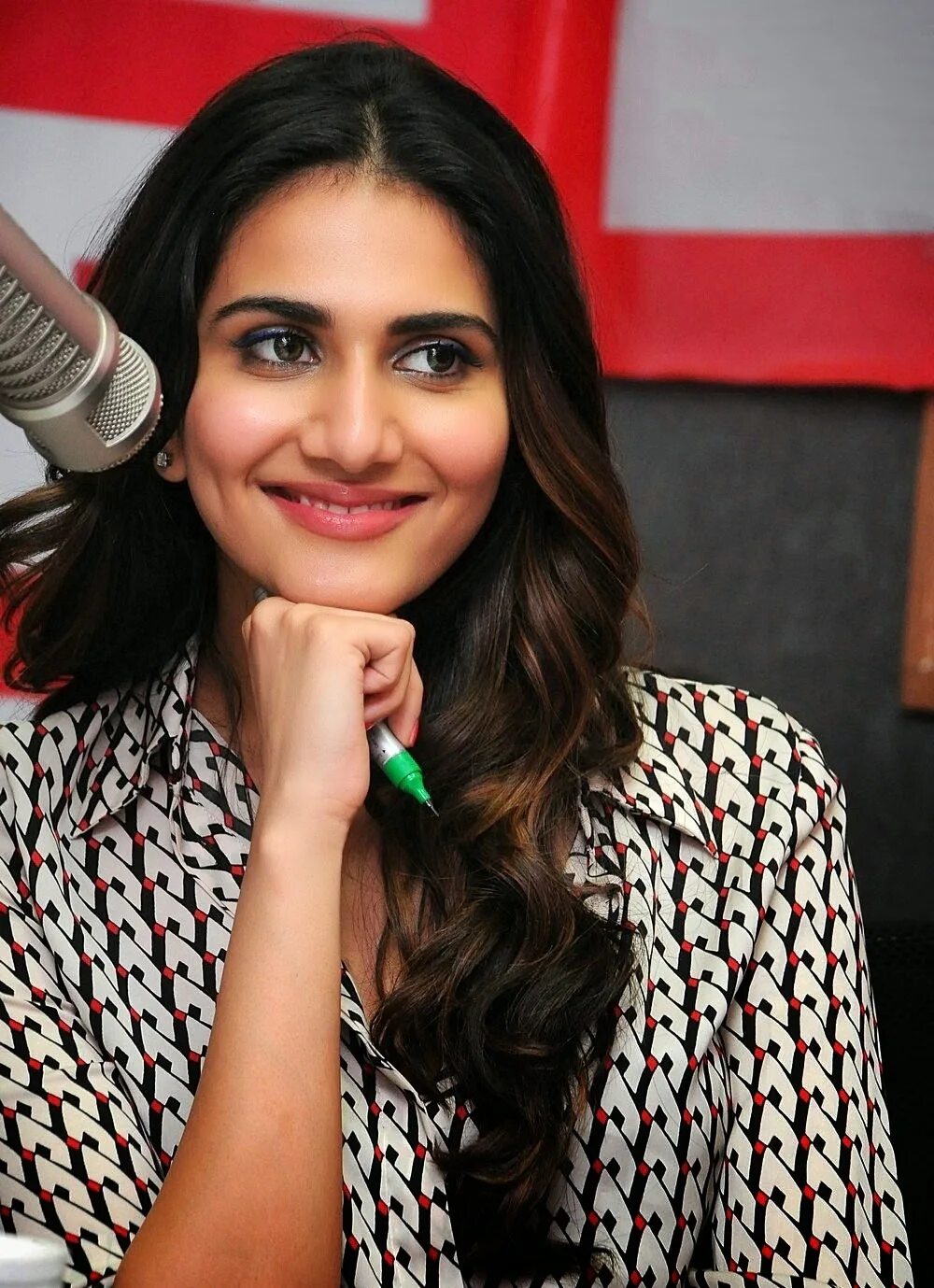 Bollywood fm. Vaani Kapoor. Болливуд ФМ.