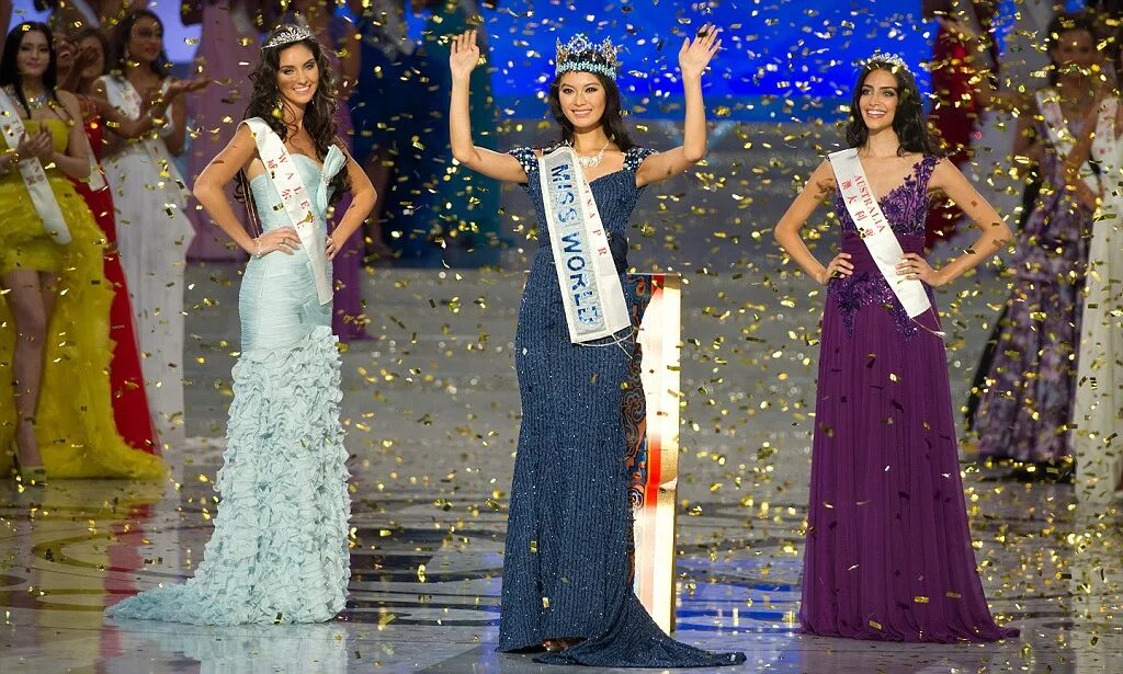 Amandine petit miss france 2021. Miss this place. Miss this place. Малика менар в купальнике. Амандин пети.