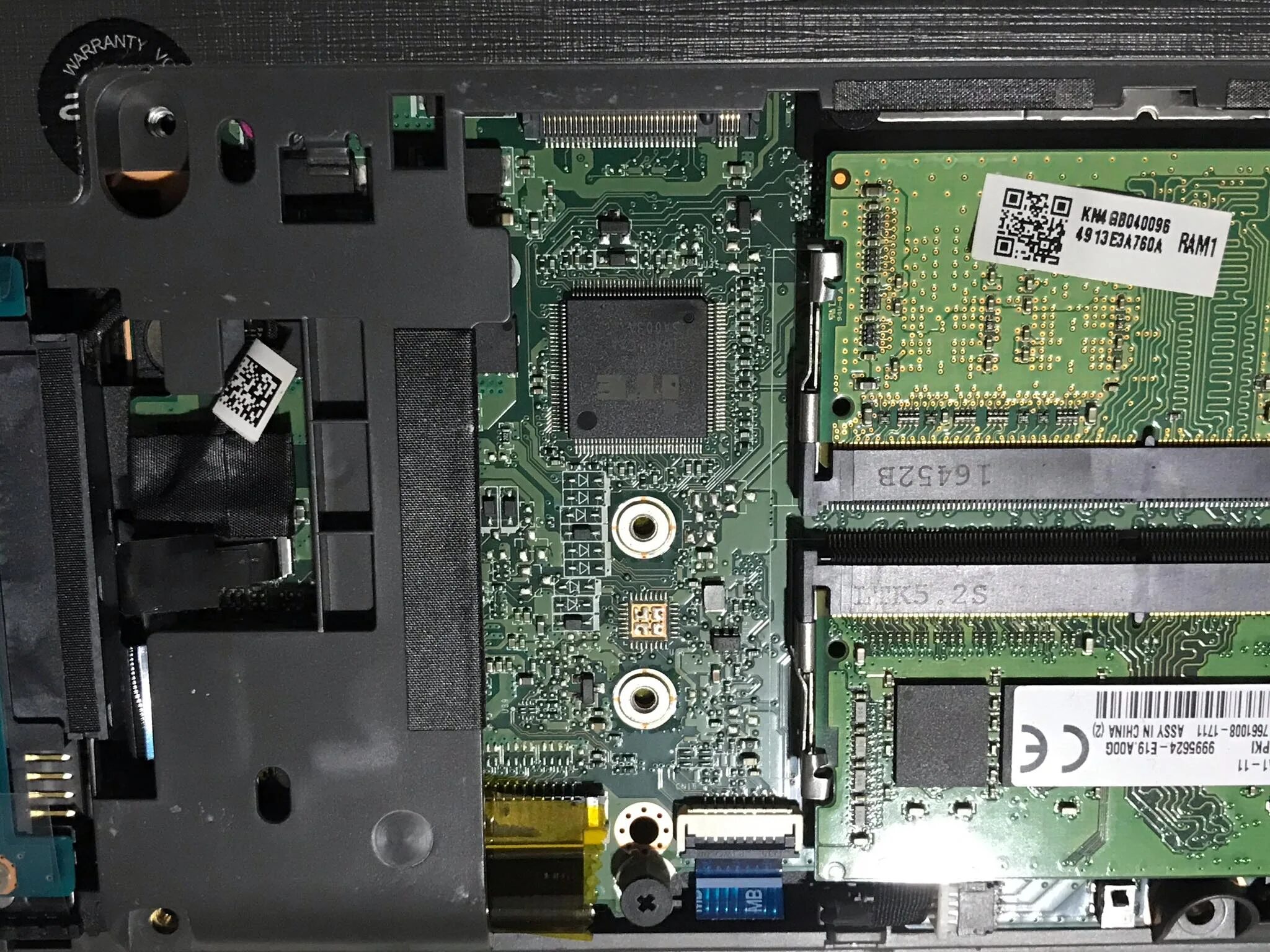 Acer aspire видит ssd. Крепеж acer ssd m2. acer aspire 3 a315 разъем m2 ssd. acer extensa 2510g слот под ssd. слот m.2 в ноутбуках acer aspire 3.