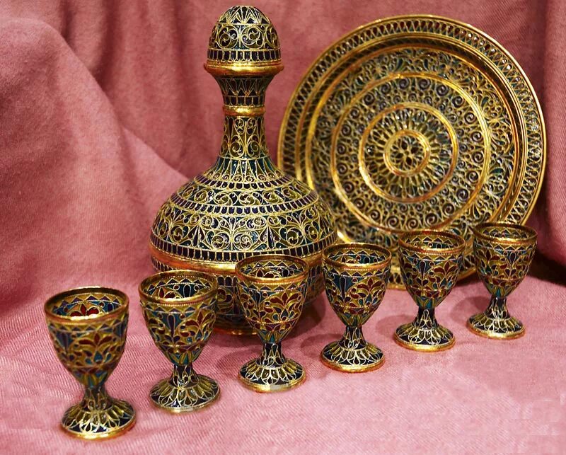 художественные ремесла. керамика абрамцевского кружка. вуд карвинг резьба дерева. искусство изделие. абрамцево керамическая мастерская.