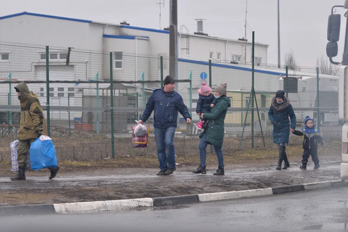 Граница фото. Фото пропускного пункта. Границы России. Граница суток.