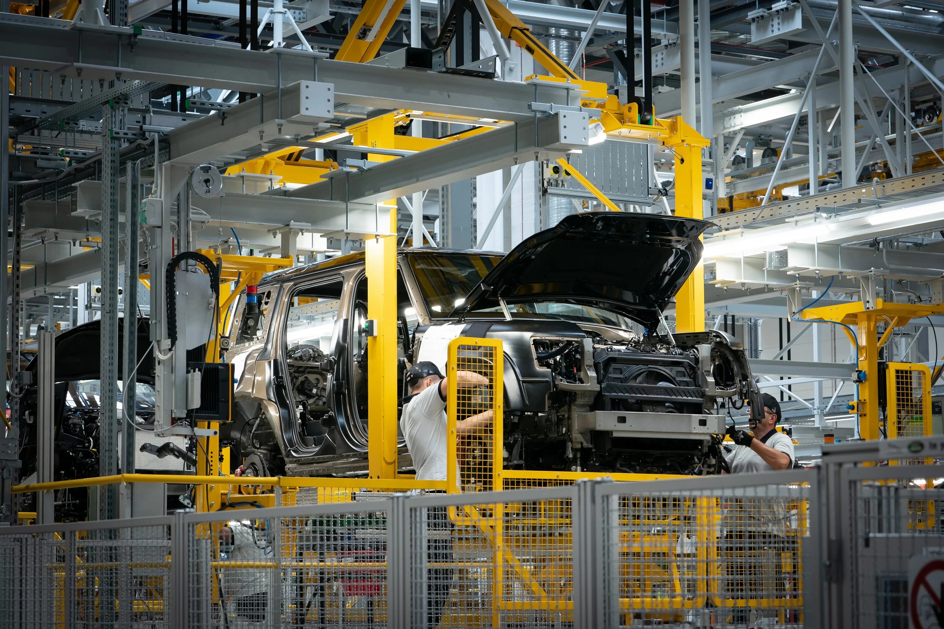 Auto manufacturing. Автомобильный конвейер. сборка рендж ровер конвейер. конвейер автомобильный porsche. automobile manufacturing.