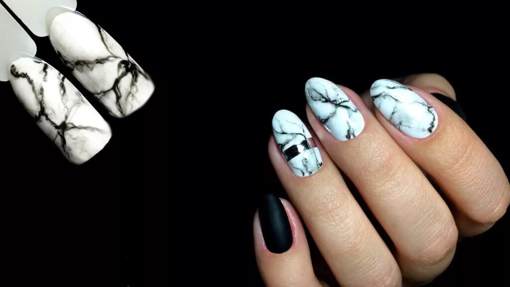 Черно белый маникюр. Мраморный маникюр черный. Маникюр 2022 миндаль мрамор. Черно белые ногти мрамор. Маникюр черный с белым мрамором.
