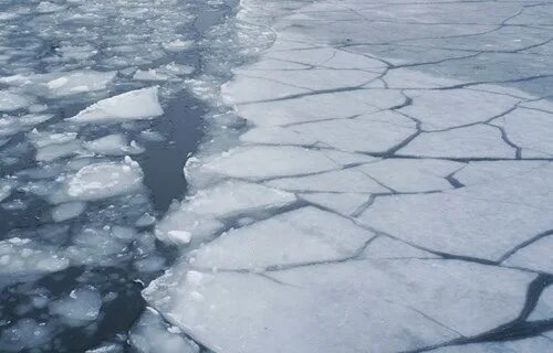 Когда сходит лед. По льду пошли трещины. Лед идет на излом. Анимация как по льду пошли трещины. Песня раз оступилась по льду пошли
