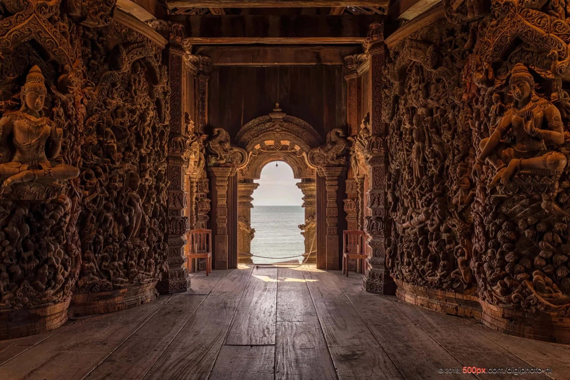 Тронный зал фараона египта. Дворец клеопатры египет. Зал истины. Храм истины паттайя внутри. Зал истины.