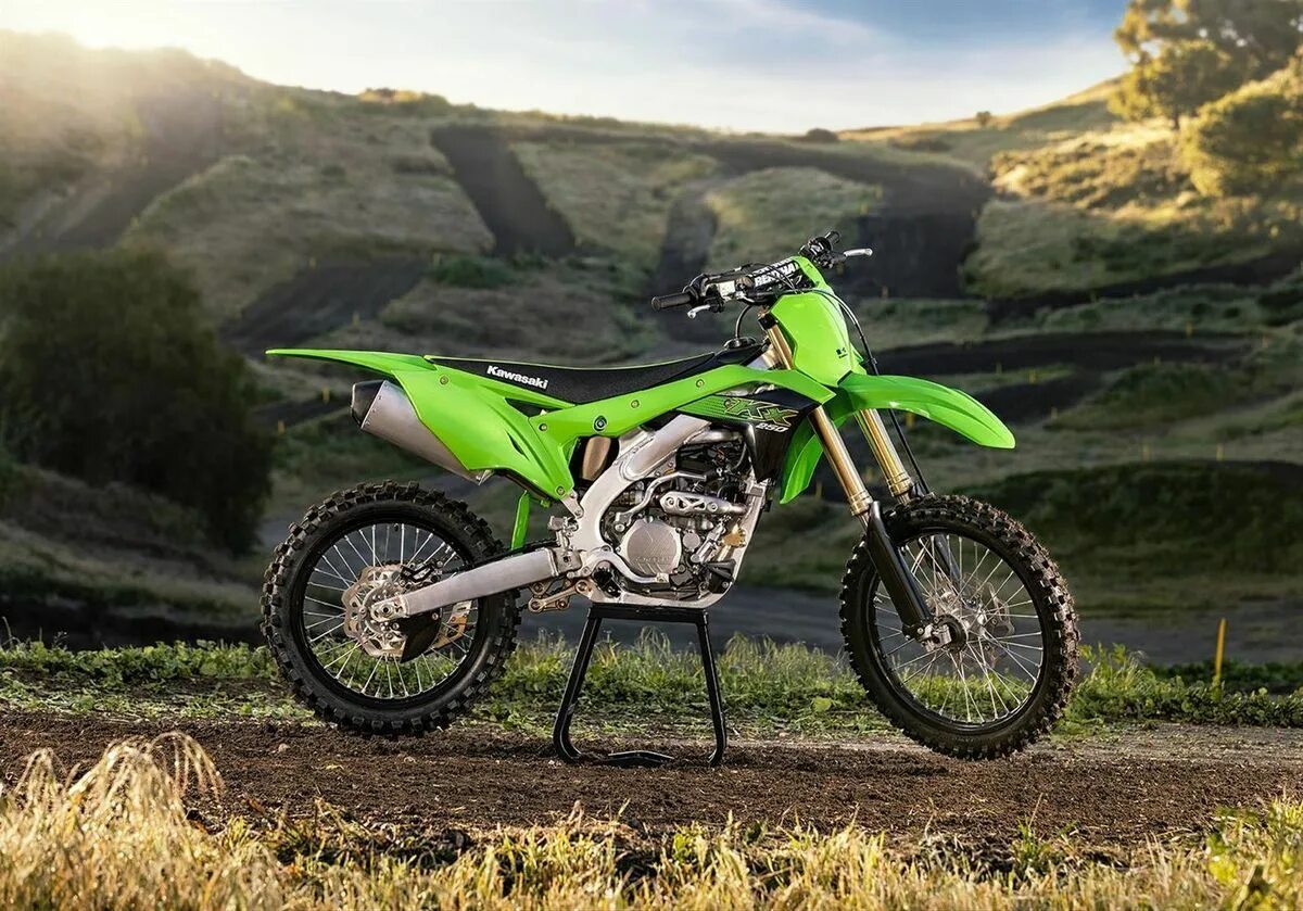 Мощный эндуро. Кавасаки кросс эндуро. Мотоцикл Кавасаки KX 250. Kawasaki 250 кросс. Kawasaki KX 250 2021.