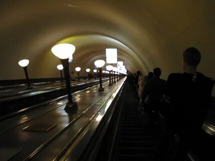 Ночь в метро маяковская