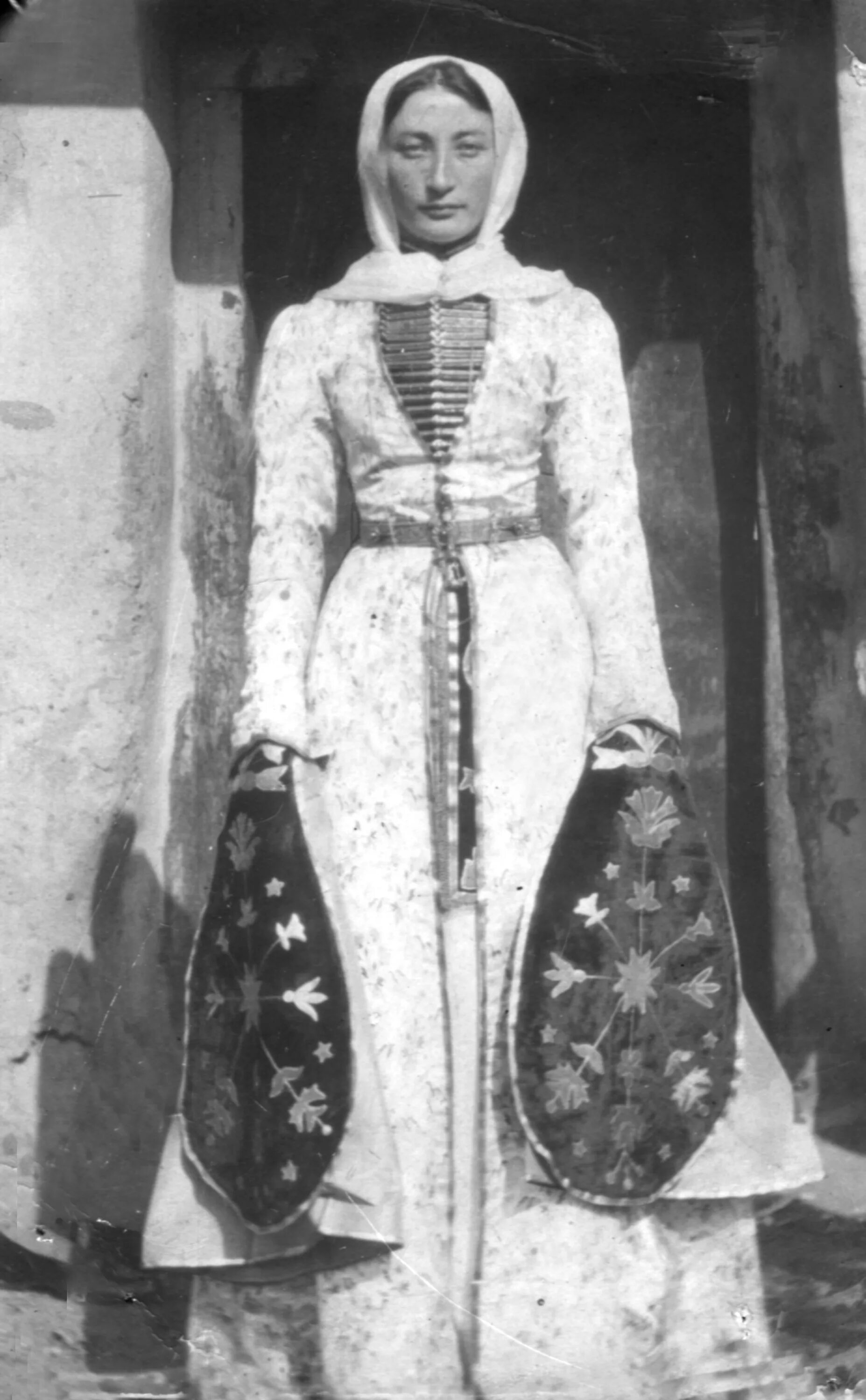 нина джаваха. черкесы народ. абхазия мода старинная. кира андроникашвили. чарская княжна джаваха.