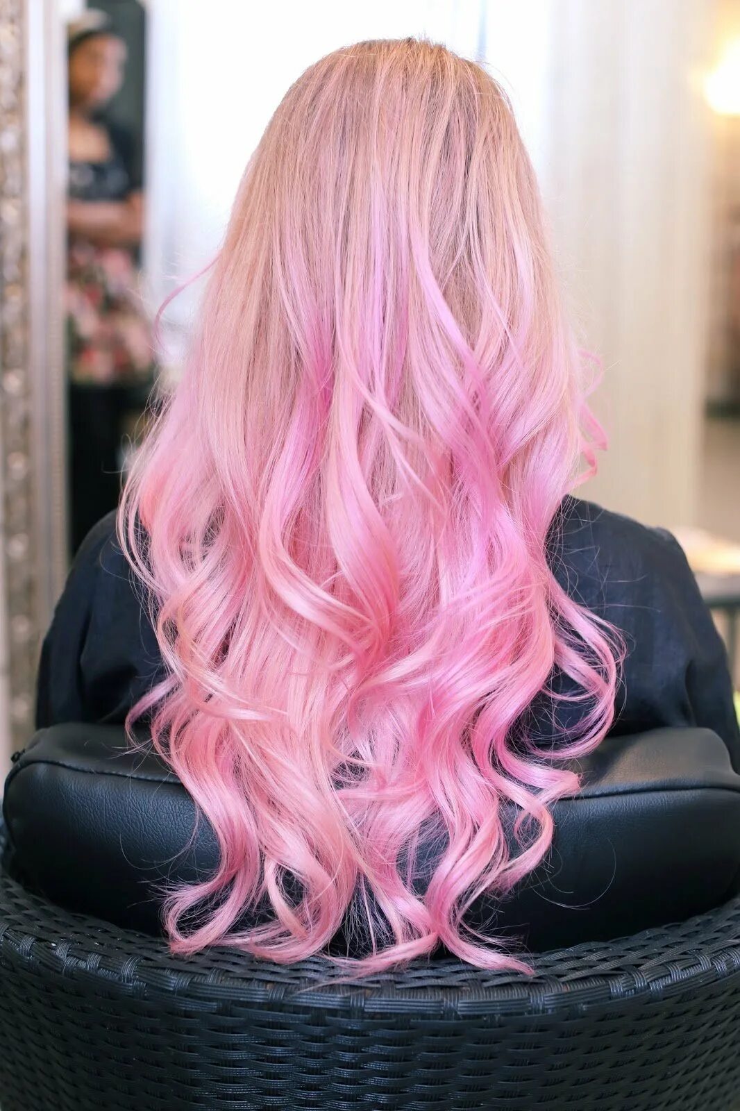 Как сделать розовые волосы. Розовые волосы. Окрашивание влос в розовый цвет. Светло розовые волосы. Бледно розовые волосы.