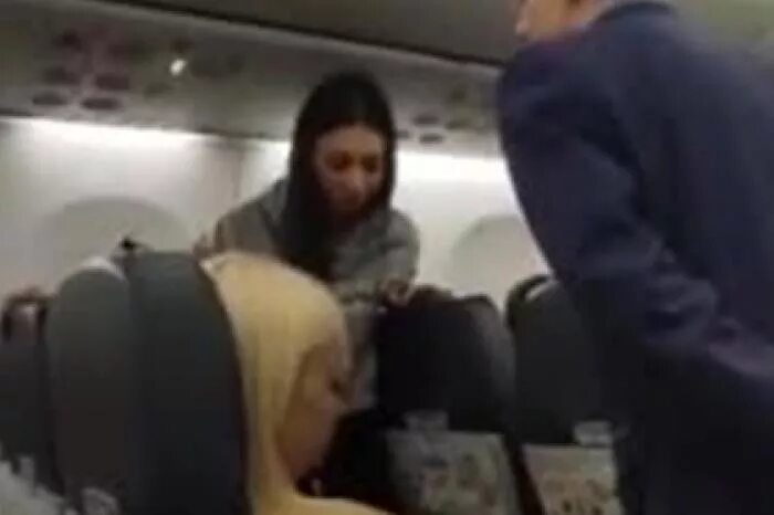 скандалы. буйная женщина рейс из анталии. блондинка дебоширка в самолете. скандал в самолете. стюардессы москва анталия аэрофлот.
