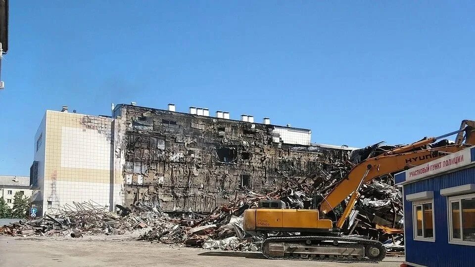 Зимняя вишня что сейчас на этом месте. Зимняя вишня Кемерово сейчас. Зимняя вишня Кемерово 2018. ТРЦ зимняя вишня сейчас. Зимняя вишня сейчас.