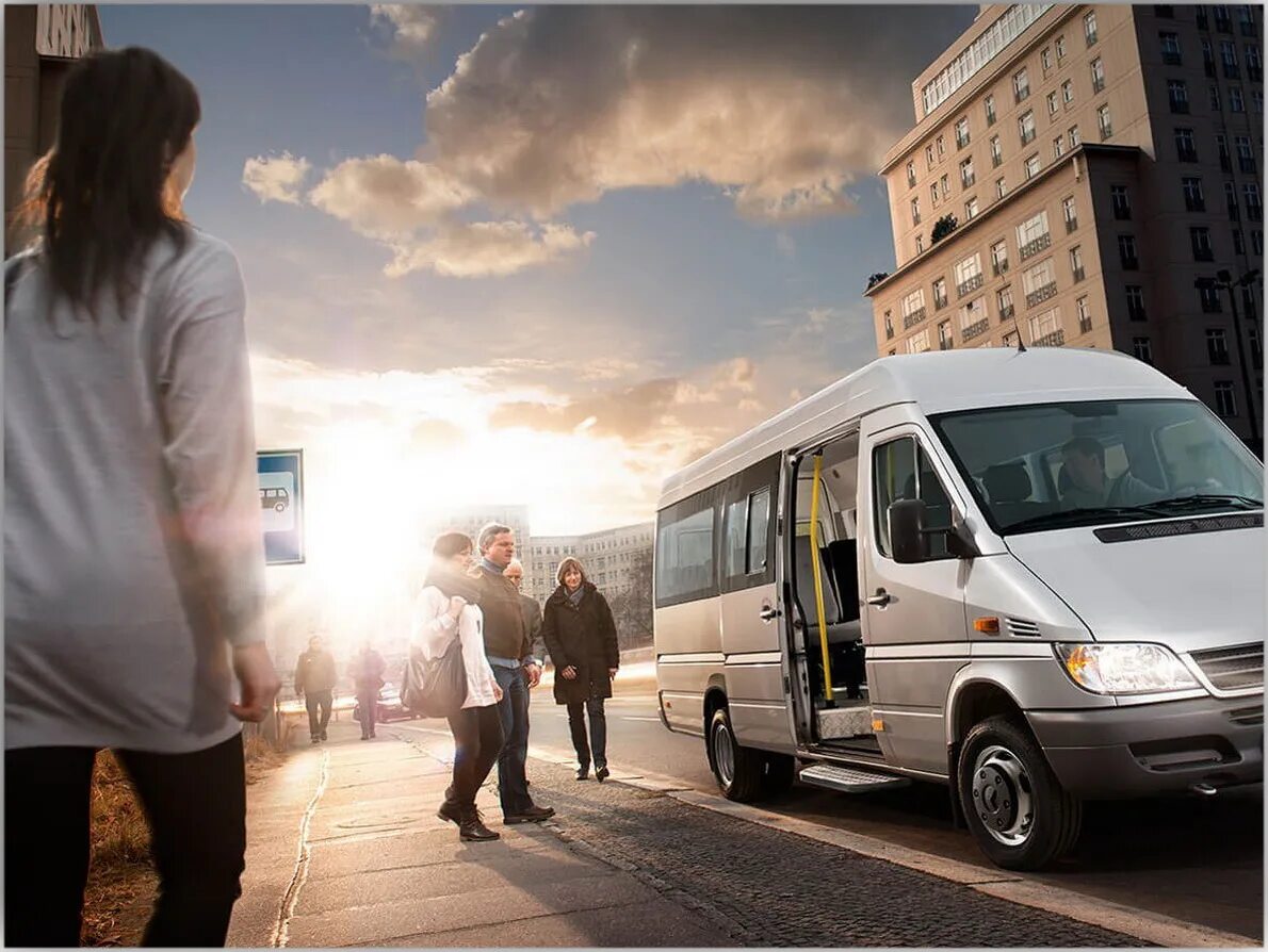 Микроавтобус с людьми. Развозка. Служебная развозка. Развозка картинки. Развозка.