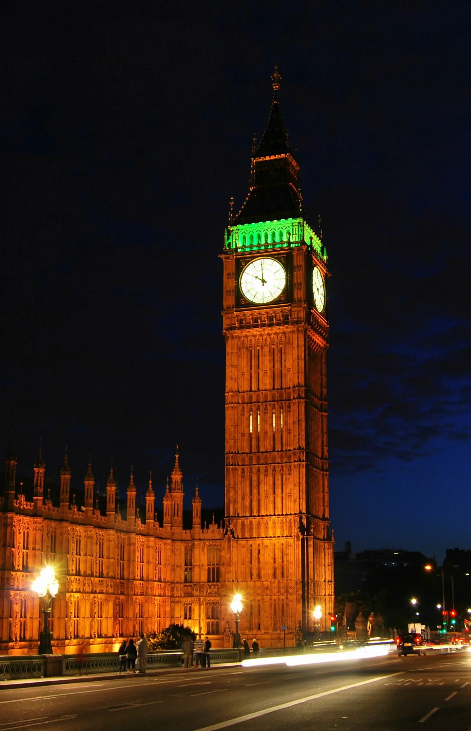 Watching britain. Башня Биг Бен в Лондоне. Биг-Бен (башня Елизаветы). Часовая башня Вестминстерского дворца. Часовая башня Биг Бен.