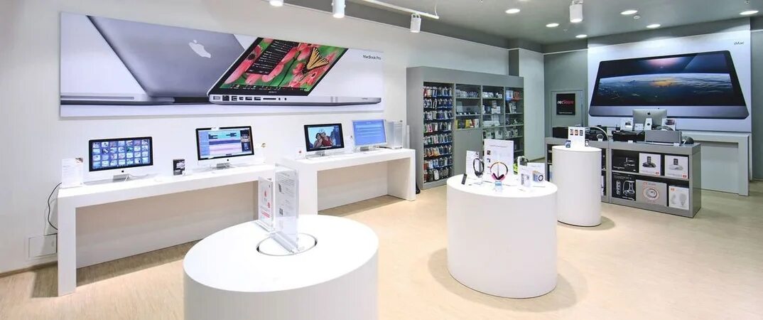 Магазин техники apple казань. Фирменный магазин эпл. Техника Apple. Салон Apple. Оформление магазина техники.
